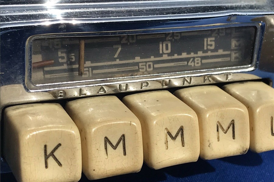 1954 - Oval Beetle Blaupunkt Radio  - photo 1