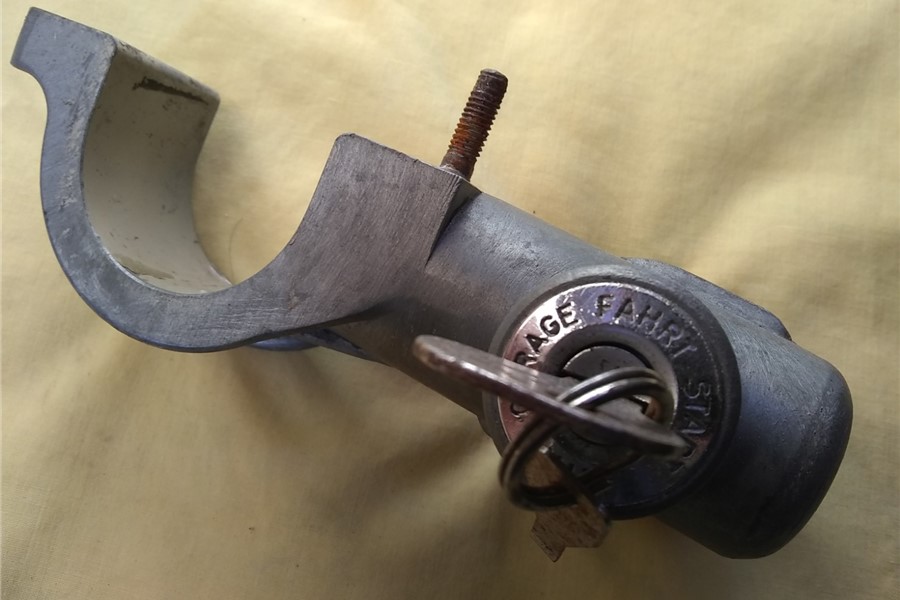 1957 - VW Early Steering Lock And Key - photo 2