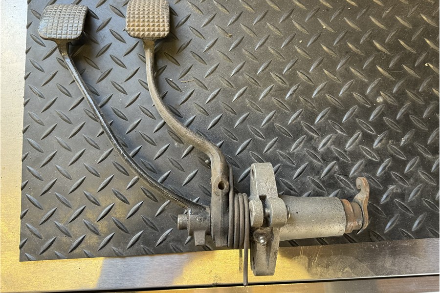 1954 - Early LHD pedal set