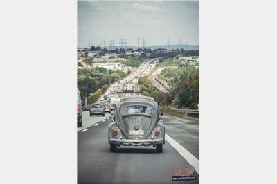 Big window sunroof Beetle on the road at BBT Convoy to Bad Camberg 2019 - IMG_0333.jpg