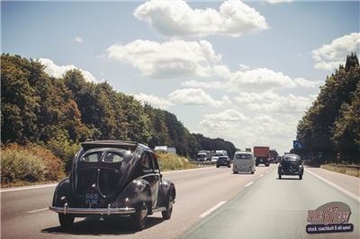 1952 Split Window Sunroof Beetle driving at BBT Convoy to Bad Camberg 2019 - _MG_9639.jpg