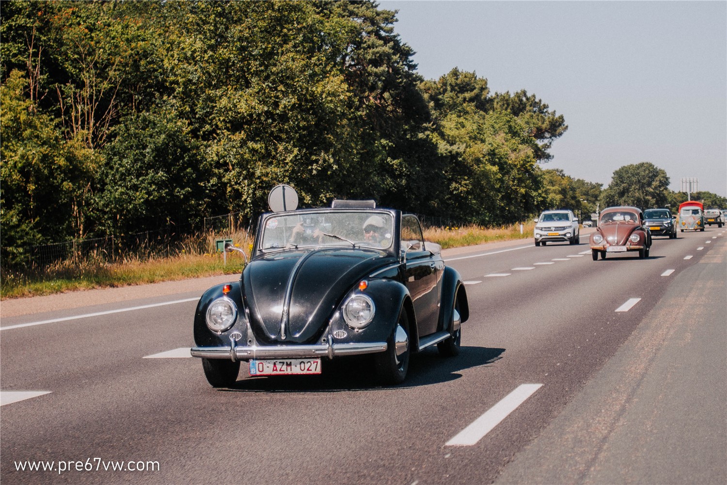 Hebmuller and Split Bug driving at BBT Convoy to Hessisch Oldendorf 2022