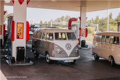 Split bus getting fuel at BBT Convoy to Hessisch Oldendorf 2022 - IMG_1464.jpg