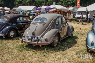 1952 Split Beetle at Peppercorn 2005 - 100_2879.jpg