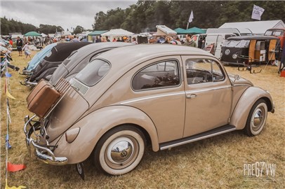 Oval Beetle converted to big window at Peppercorn 2006 - IMG_1992-01.jpg